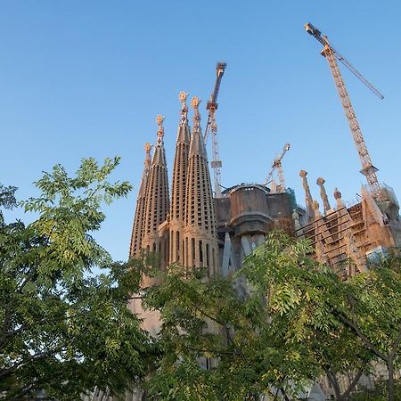 Gaudi Apartment Barcelona Bagian luar foto