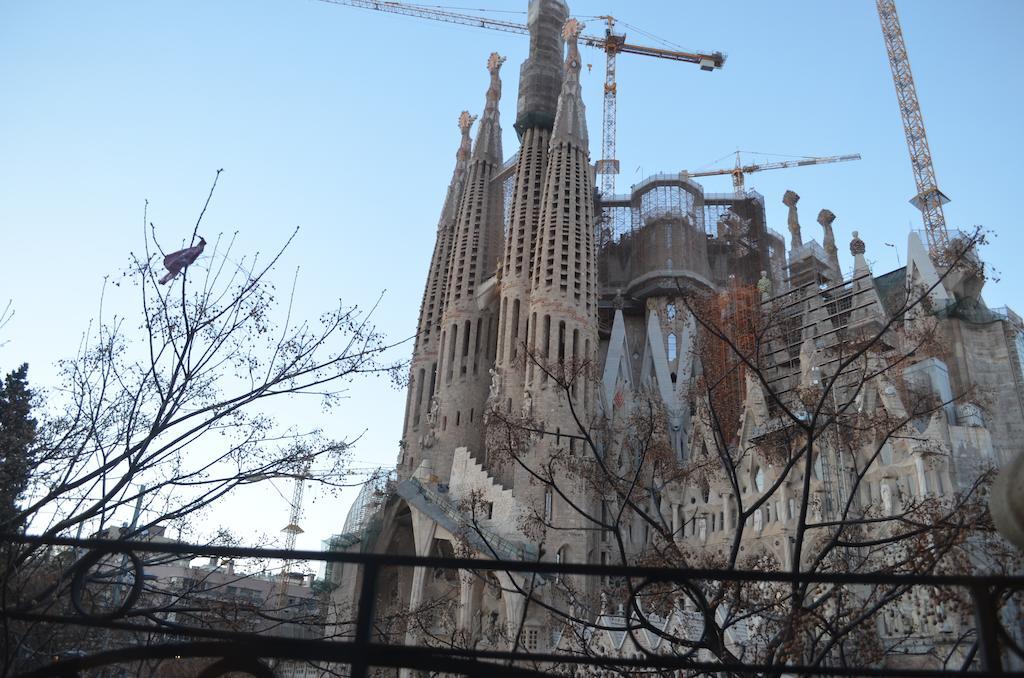 Gaudi Apartment Barcelona Bagian luar foto