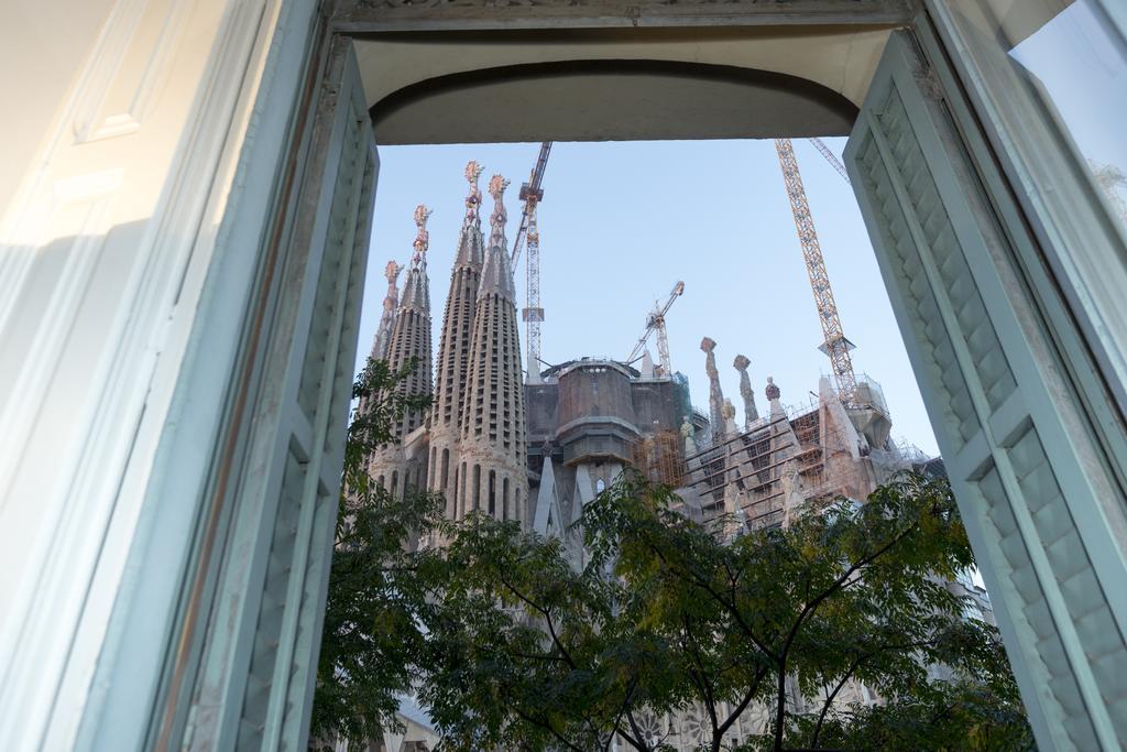 Gaudi Apartment Barcelona Bagian luar foto