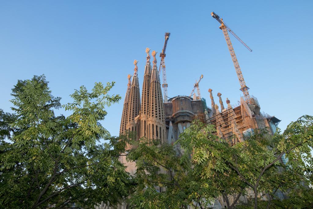 Gaudi Apartment Barcelona Bagian luar foto